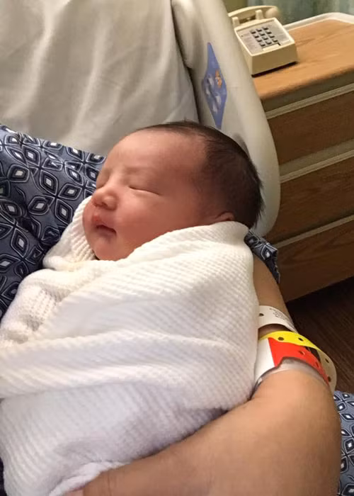 Bé Gia Khang là cậu con trai thứ hai của Phạm Thanh Thảo và ông xã Võ Nguyễn Trường Sơn.