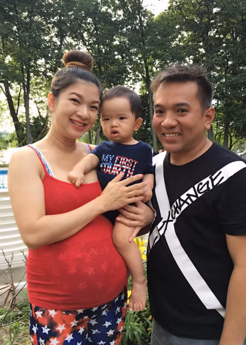 Còn nhớ, Phạm Thanh Thảo lên xe hoa với Võ Nguyễn Trường Sơn vào tháng 4/2015. Chồng nữ ca sĩ hơn vợ 6 tuổi, là một doanh nhân Việt kiều đồng thời cũng là nhạc công guitar.