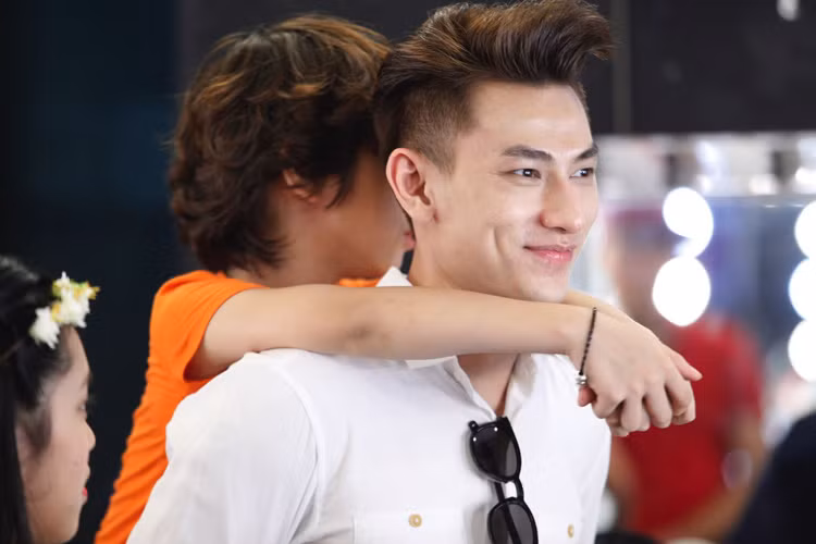 “Sắc màu trái cây” sẽ là MV đầu tiên được trình làng. MV có sự tham gia của top 5 Vietnam Idol Kids: Hồ Văn Cường, Bảo Trân, Gia Khiêm, Jayden và Thiên Tùng và dự kiến ra mắt vào ngày 27/7.