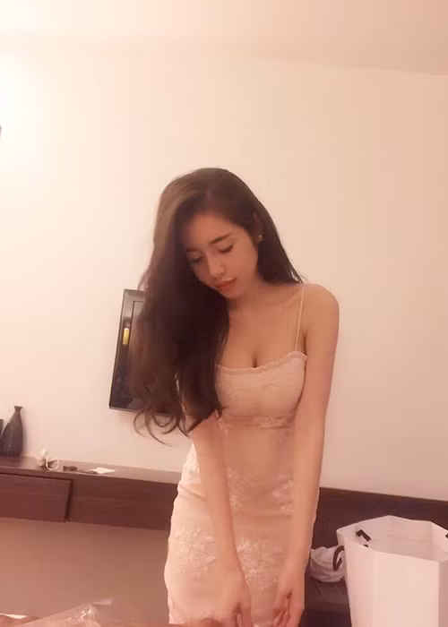 Lịch làm việc kín mít khiến bà mẹ bỉm sữa được ê-kíp của mình gọi là “thánh bào”.