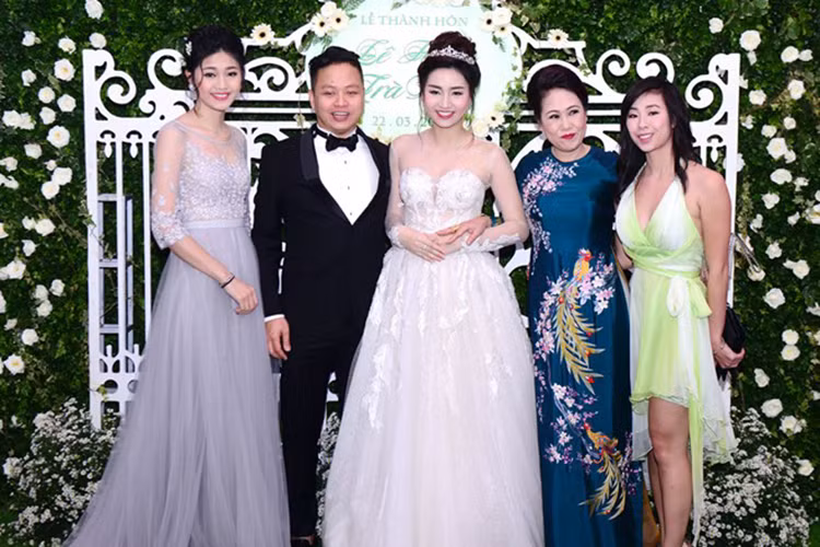 Với nhan sắc xinh đẹp như hot girl, Thanh Tú từng gây chú ý trong đám cưới của chị gái diễn ra vào tháng 3/2016. (Ảnh: Zing) 