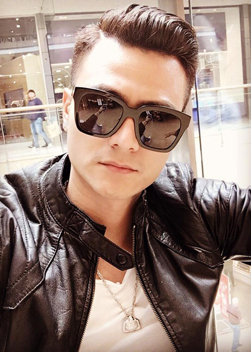 Trong chuyến du lịch nước ngoài này, nam siêu mẫu dẫn theo cậu em trai 12 tuổi tên Ngô Quốc Thái.