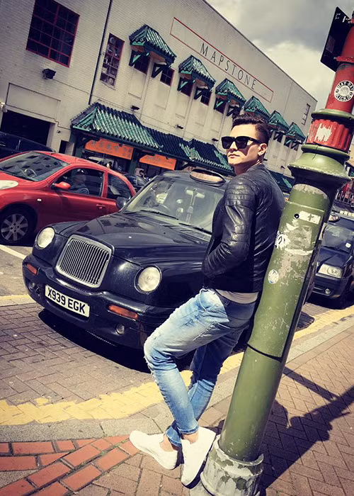 Được biết, Vĩnh Thụy đang có chuyến du lịch ở nước ngoài sau khi ghi hình cho chương trình “The Face” trong vai trò MC.