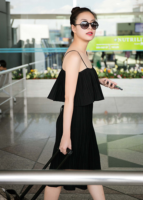 Sau khi trình làng MV “I am gonna break”, Hoàng Thùy Linh ngày càng đắt show. Cô liên tục di chuyển giữa các tỉnh thành để tham dự các chương trình.