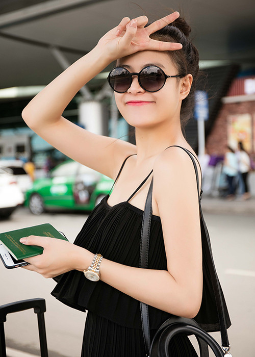 Nữ ca sĩ sinh năm 1988 tự tin khoe mặt mộc xinh tươi trước ống kính máy ảnh.