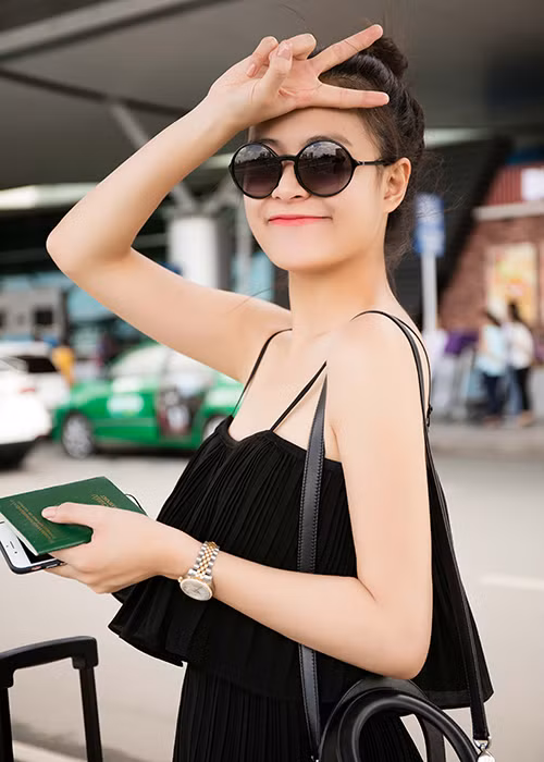 Hoang Thuy Linh khoe ve xinh tuoi len duong sang Anh-Hinh-5