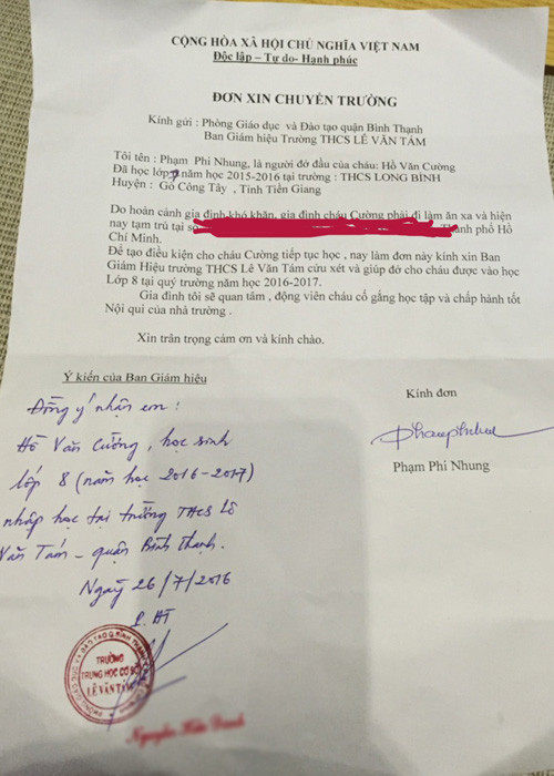 Theo đó, Phi Nhung đã đứng tên nộp đơn xin nhập học cho con nuôi Hồ Văn Cường vào trường THCS Lê Văn Tám, quận Bình Thạnh, TP HCM.