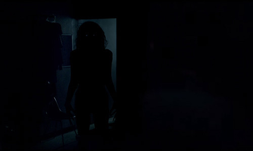 Lights out Phim kinh di khien ban phai bat den khi ngu-Hinh-3