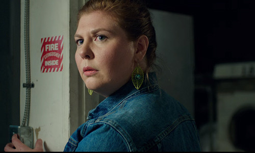 Lights out Phim kinh di khien ban phai bat den khi ngu-Hinh-2