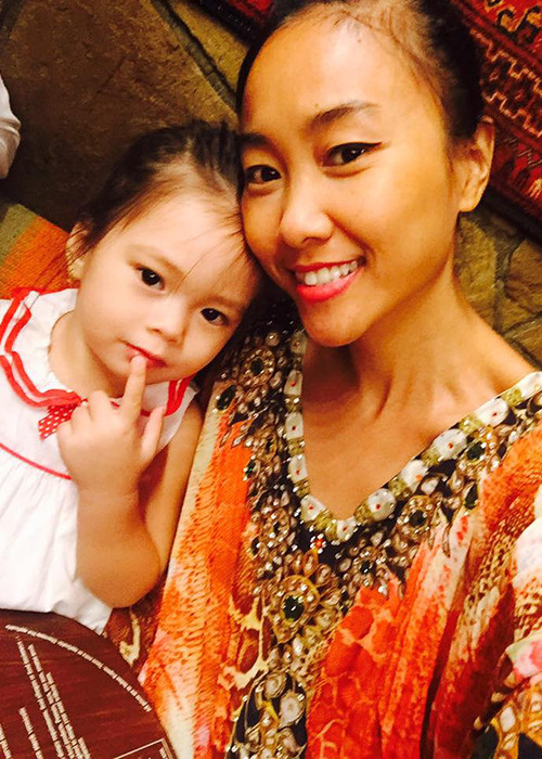 Con gái Đoan Trang hiện đã hơn 2 tuổi. Nhóc tì lai Tây càng lớn càng đáng yêu, dễ thương.