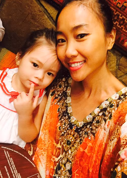 Con gái Đoan Trang hiện đã hơn 2 tuổi. Nhóc tì lai Tây càng lớn càng đáng yêu, dễ thương.