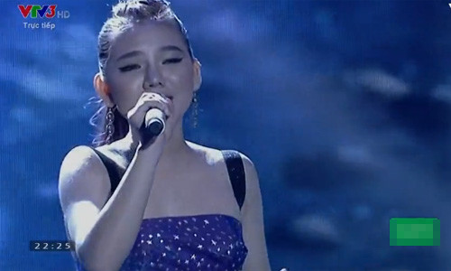 Giam khao The X-Factor tranh cai nay lua vi Minh Nhu