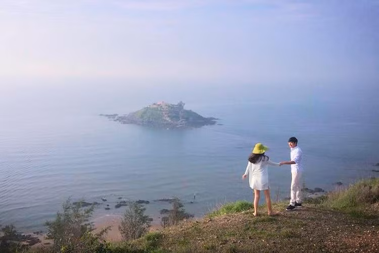 Mới đây, trước nghi vấn sắp kết hôn, Thanh Bình xác nhận anh và bạn gái sẽ tổ chức đám hỏi vào ngày 22/7. Trước thông tin này, cặp đôi nhận được nhiều lời chúc phúc từ người hâm mộ.