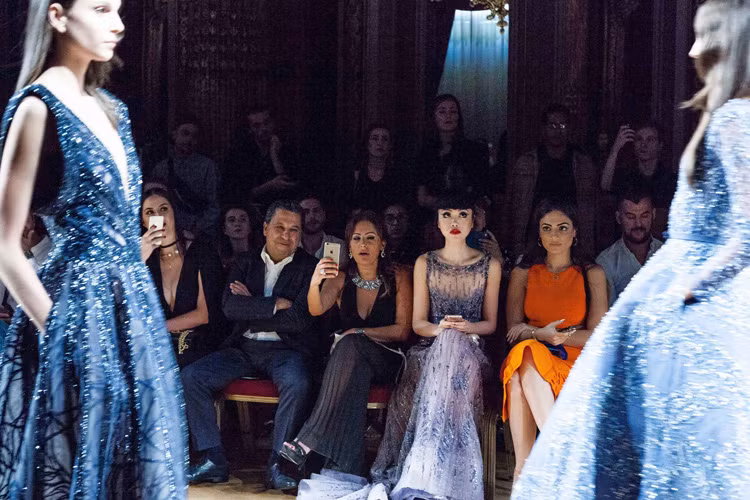 Jessica Minh Anh cũng tham dự show thời trang của NTK Ziad Nakad diễn ra trong ngày cuối của Tuần lễ thời trang Paris.