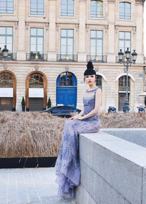 Với tính cách thân thiện, Jessica Minh Anh được yêu quý trong làng thời trang Paris và trên thế giới.