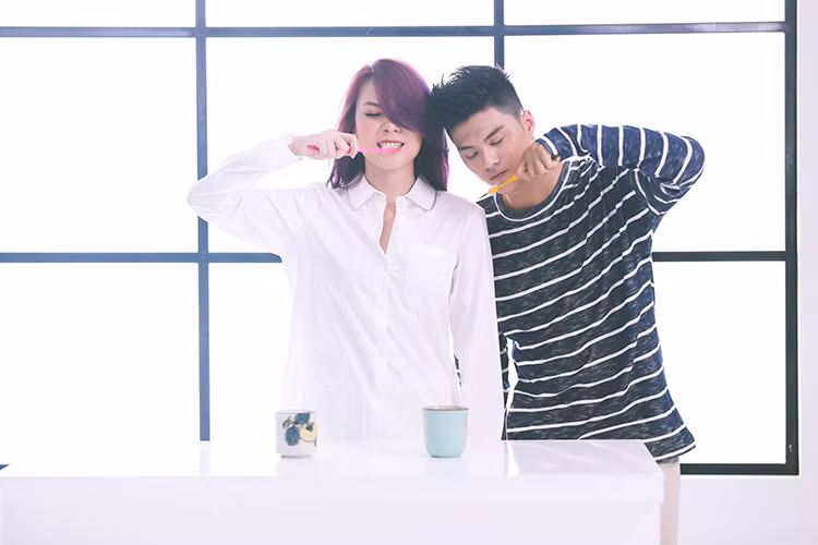 Trong MV mới, Mỹ Tâm đóng cặp với vũ công Lâm Vinh Hải. Trước đó, cả hai đã có một số lần hợp tác với nhau. 