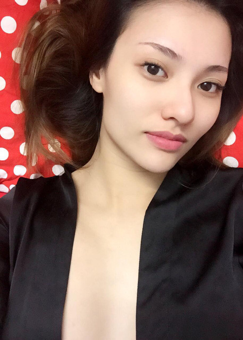 Hồng Quế từng tỏ ra khá lo lắng cho thai nhi ở tháng thứ 5 bởi em bé được chuẩn đoán nhẹ cân một chút so với tiêu chuẩn do cô bị ốm nghén. Hiện tại, cô đã không còn cảm thấy chán ăn.