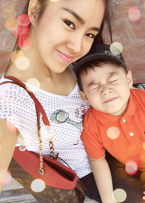 Sau khi kết thúc cuộc hôn nhân kéo dài 3 năm đầy ồn ào với Quách Ngọc Ngoan, nữ diễn viên một mình nuôi con trai tên Cà Pháo. Cậu nhóc là đứa con đầu lòng của Lê Phương và Quách Ngọc Ngoan. 