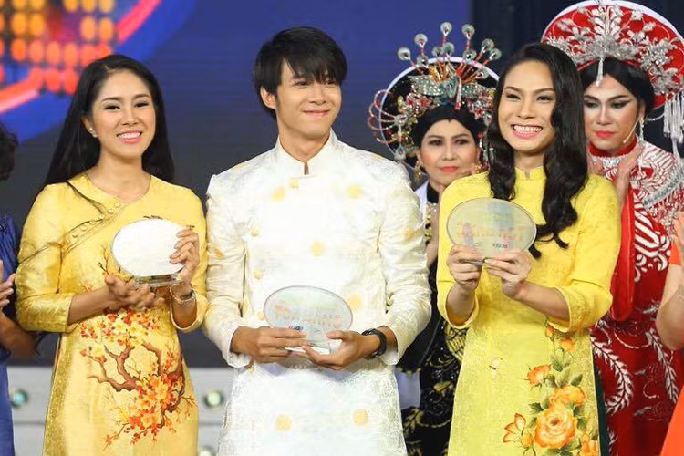 Không chỉ là diễn viên được nhiều khán giả truyền hình yêu mến, Lê Phương còn tạo được dấu ấn trong chương trình Cùng nhau tỏa sáng 2015. Cô cùng các thành viên trong đội của mình đã lọt vào chung kết và xếp thứ 2 chung cuộc. 