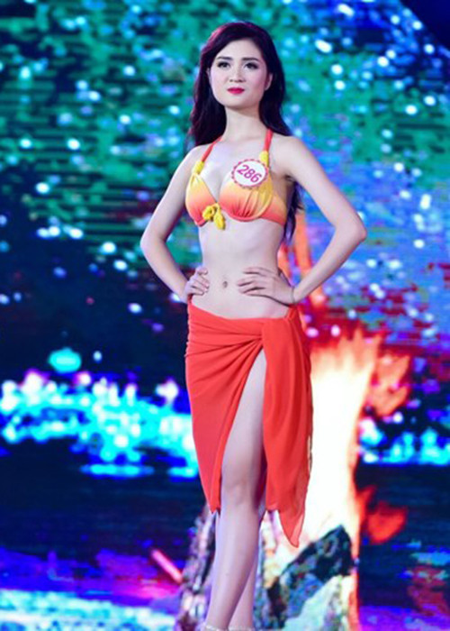 Hình ảnh thí sinh sở hữu vòng eo 56 trong đêm chung khảo phía Bắc cuộc thi diễn ra tối ngày 17/7.