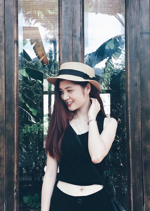 Huyền Trang rất tự hào về số đo vòng eo 56 được so sánh với một số người đẹp của Vbiz.