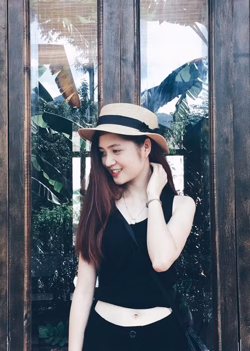 Huyền Trang rất tự hào về số đo vòng eo 56 được so sánh với một số người đẹp của Vbiz.