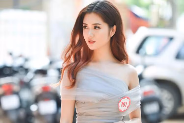 Trần Huyền Trang sinh năm 1996, đến từ Quảng Ninh. Tại vòng sơ khảo khu vực phía Bắc cuộc thi Hoa hậu Việt Nam 2016, Huyền Trang khiến nhiều người bất ngờ với thông tin sở hữu vòng eo 56.