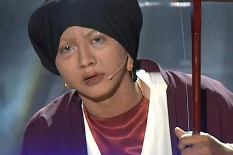 Hoài Lâm dần đập tan nghi ngờ của nhiều khán giả bằng chính thực lực của mình bắt đầu từ màn hóa thân ca sĩ Sơn Tùng MTP rồi đến tiết mục đóng giả nghệ nhân Hà Thị Cầu. Trong đêm chung kết, anh giành chiến thắng với màn hóa thân nghệ sĩ cải lương Thanh Nga. 