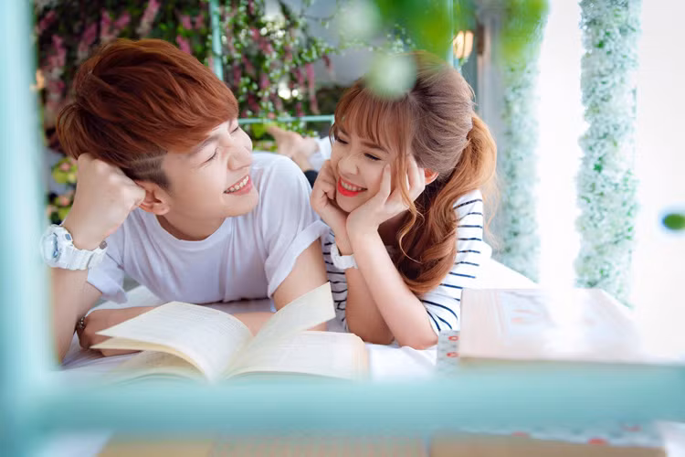 Cuộc sống riêng tư của Khởi My khá trầm lắng, không scandal. Cô chỉ vướng tin đồn hẹn hò Kelvin Khánh. Cho đến nay, Khởi My và Kelvin Khánh vẫn luôn gắn bó “như hình với bóng”. 