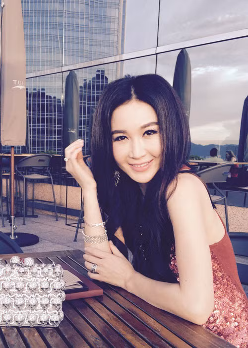 On Bich Ha - Sao phim nguoi lon U50 tre nhu thieu nu-Hinh-5