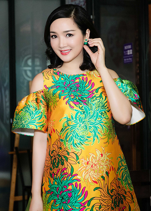 Giáng My được nhận xét sở hữu làn da trắng và gương mặt đầy đặn, đậm nét Á đông.