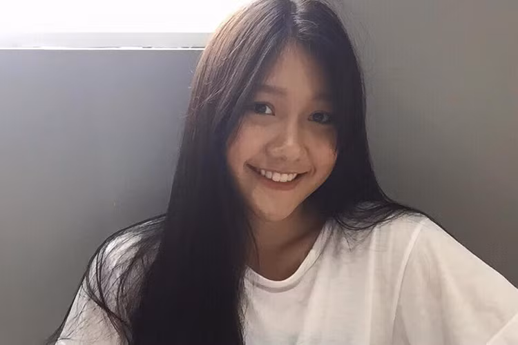 Sở hữu dòng máu lai Việt - Trung, em gái Trấn Thành có nhan sắc xinh đẹp không kém một hot girl.