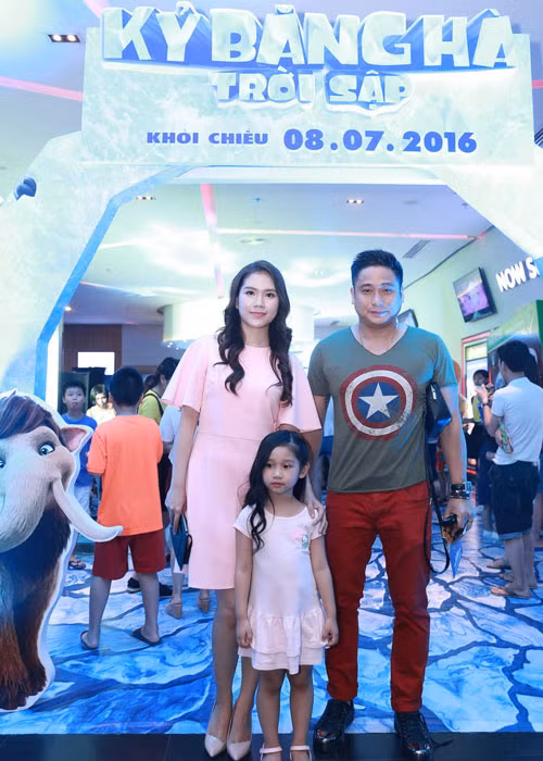 Vo chong Ly Hai dan con di xem Ky bang ha Troi sap-Hinh-3