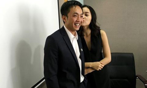 Cuong Do-la khoe anh nam tay Ha Vi di dao pho