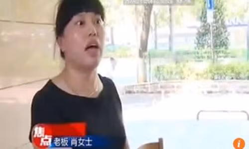 Chu quan my bi khach hang ep nuot chung con gian