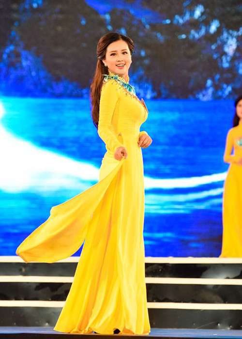 Nguyễn Bảo Ngọc đến từ Hà Nội. Cô sở hữu số đo hình thể: chiều cao 1m65, cân nặng 50kg và số đo ba vòng: 87-63-90. 