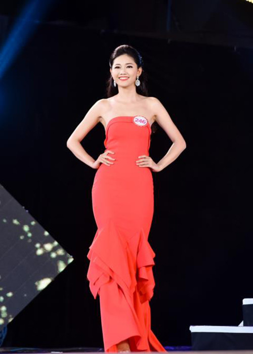 Thanh Tú sinh năm 1994, đến từ Hà Nội. Cô em gái của Á hậu Trà My sở hữu số đo ba vòng: 81-62-99 và cân nặng 58kg. 