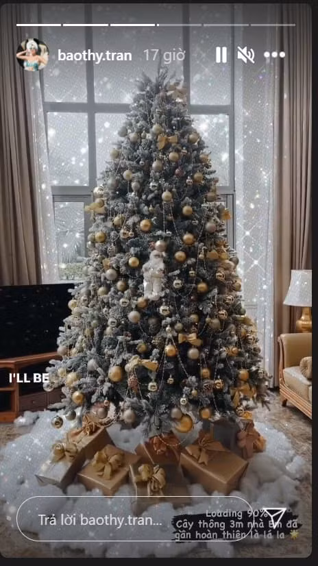 Cây thông 3m trong biệt thự của vợ chồng Bảo Thy.