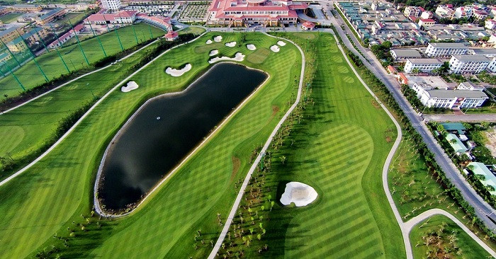 LOBICO - ong chu san golf Tan Son Nhat va Long Bien lo khung... van lien tuc tang von dieu le