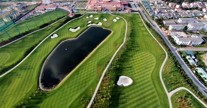 LOBICO - ong chu san golf Tan Son Nhat va Long Bien lo khung... van lien tuc tang von dieu le