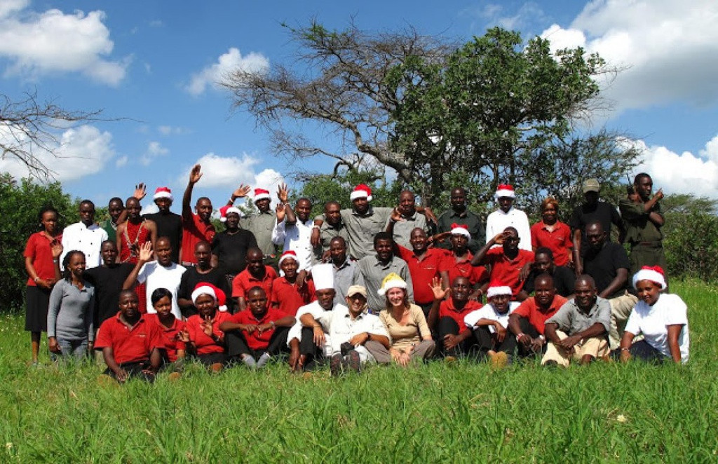 Châu Phi cũng có nhiều biến thể Giáng sinh. Ở Kenya, cây Giáng sinh được lựa chọn là cây bách, ở Madagascar là cây trạng nguyên, ở Zimbabwe là cây thường xuân. Khu vực Đông Phi như Ethiopia, Kenya và Tanzania, hay Botswana sử dụng thịt dê trong dịp lễ. Ở Nam Phi, pudding malva - một món tráng miệng dẻo phủ trong siro - được ưa chuộng.