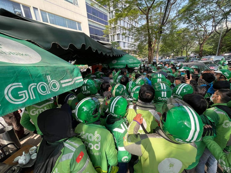 Bao lan tai xe Viet dinh cong, phan doi ung dung goi xe Grab?