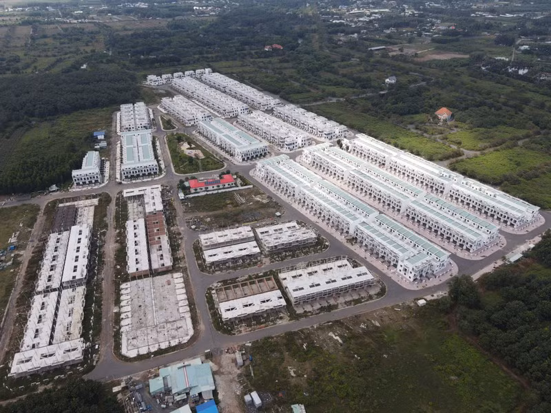 Du an 500 biet thu Viva Park xay trai phep... Khach mua “ngoi tren dong lua”