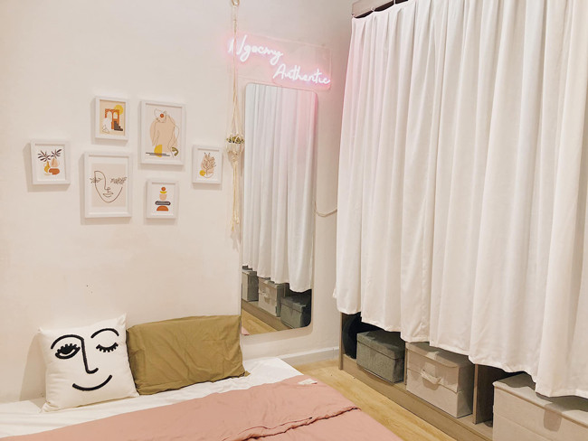 Chị đã phải chi ra 30 triệu đồng để mua đồ, thay cửa, sửa sang lại căn phòng này.