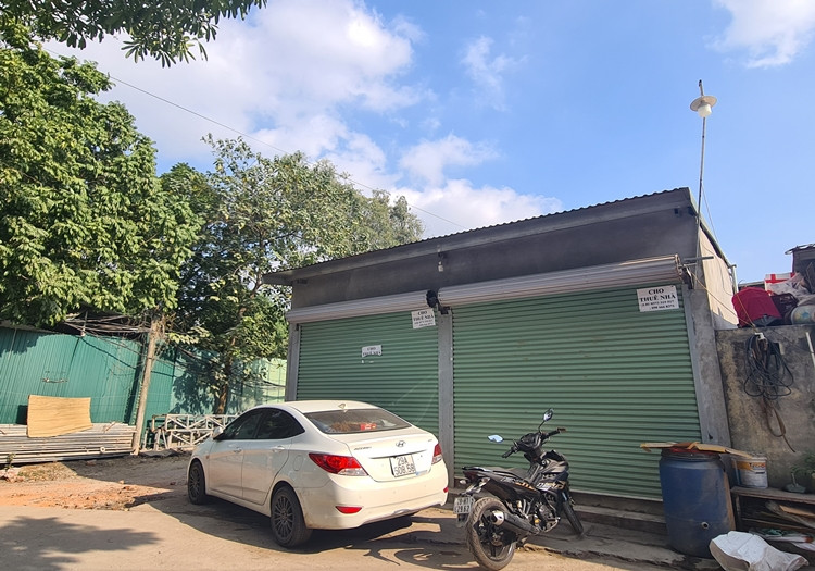 Một số công trình “mọc” trái phép khác ngang nhiên cải tạo, sửa mới để chuẩn bị cho thuê mặt bằng.