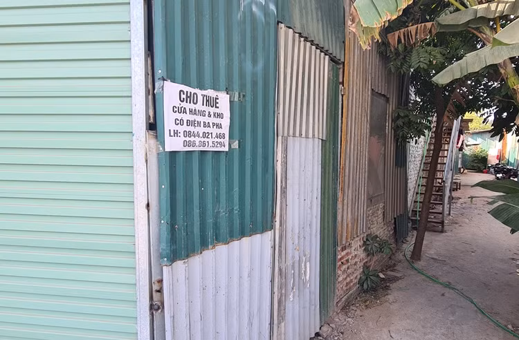 Các công trình “mọc” kiên cố trên đất nông nghiệp ở Sa Đôi, thuộc địa bàn UBND phường Phú Đô, quận Nam Từ Liêm.