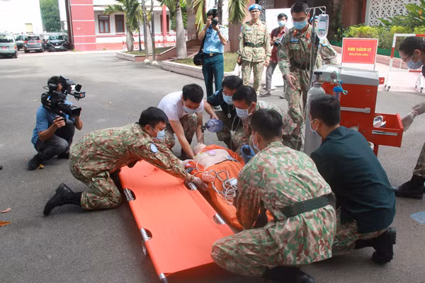 Benh vien da chien dien tap dot cuoi truoc khi sang Nam Sudan-Hinh-2