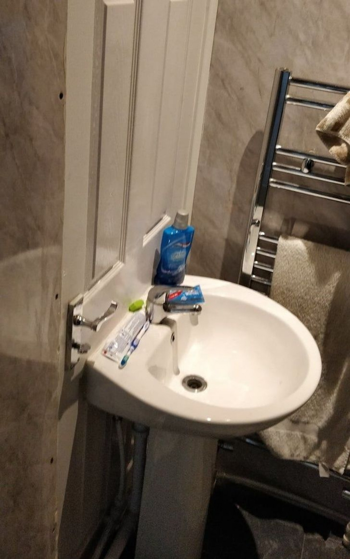 Bí mật to đằng sau cánh cửa nhỏ.