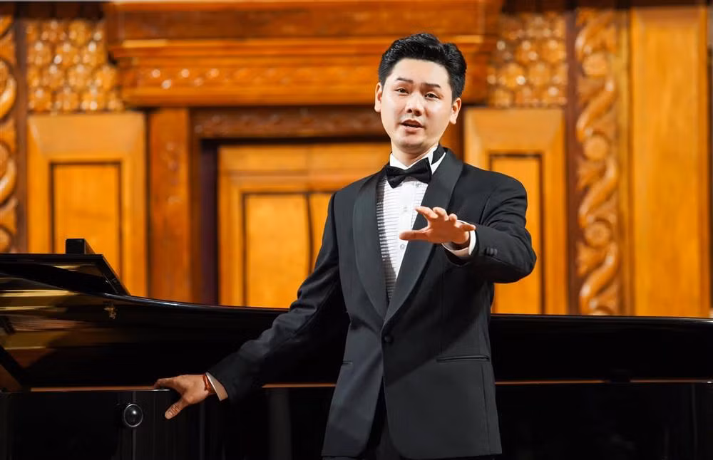 Thăng Long là ca sĩ của dòng nhạc thính phòng.