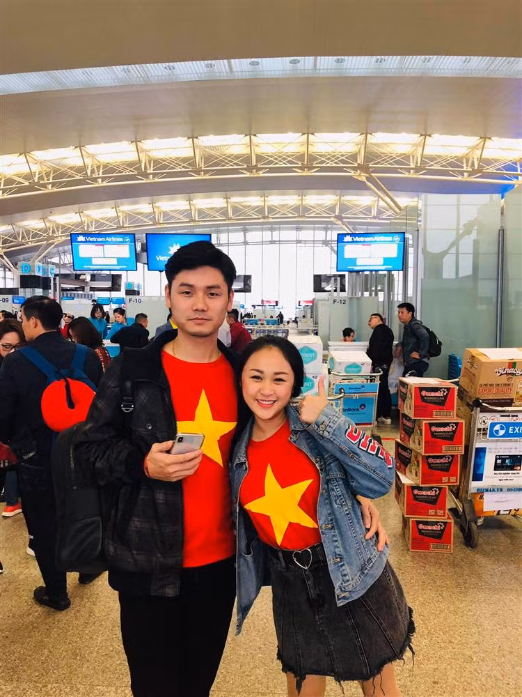 Cả hai không ngại chia sẻ hình ảnh tình tứ trong suốt quãng thời gian hẹn hò.